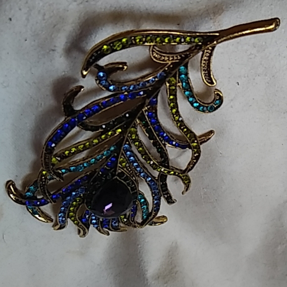Jewelry - Gorgeous Rhinestone Peacock Feather Brooch NWOT